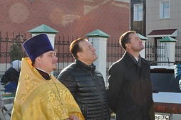 В мероприятии приняли участие (слева направо): отец Георгий, Юрий Востриков, Виктор Путинцев