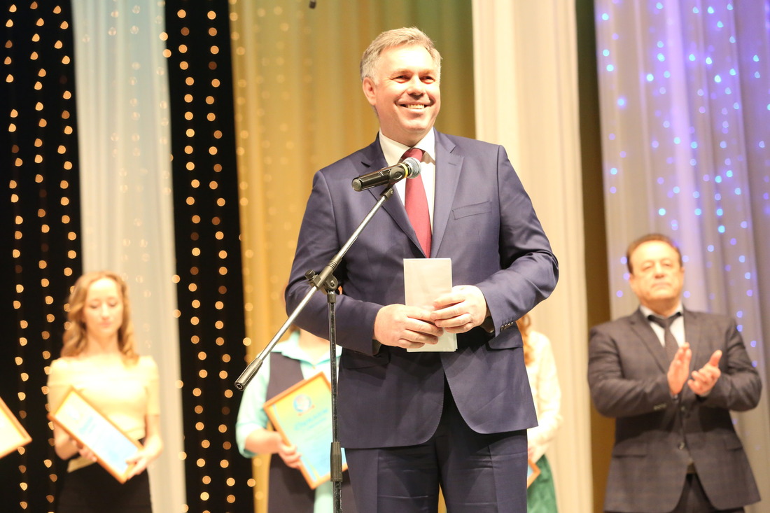 Генеральный директор ООО «Газпром трансгаз Чайковский» Сергей Сусликов приветствует участников конкурса «Учитель года — 2018»