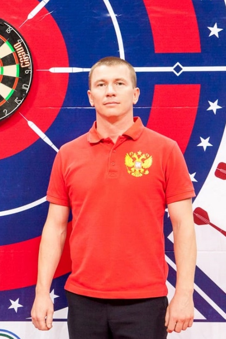 Победитель Всероссийских соревнований по дартсу в командном зачете Виталий Хохряков