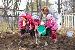 Дети помогают Татьяне Кузенской