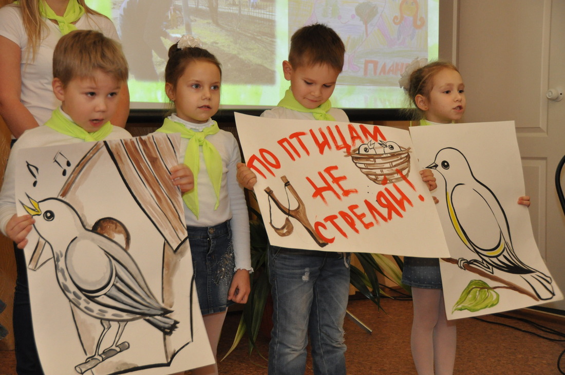 С композицией на экологическую тему выступают воспитанники детского сада «Колосок»
