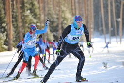 Среди участников мужской лыжной гонки развернулась нешуточная борьба