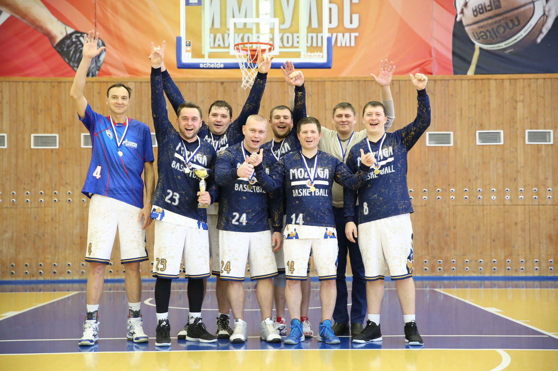 Победители баскетбольного турнира — команда Можгинского ЛПУМГ