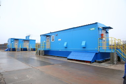 Рядом со зданием, где размещается ГИС, смонтирован блок-контейнер энергоснабжения и блок-контейнер автоматики