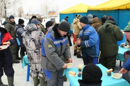 Всем спортсменам и болельщикам — уха и чай!