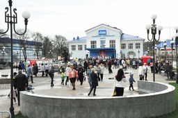 Праздничный концерт собрал в этот день на площади П.И. Чайковского почти тысячу горожан