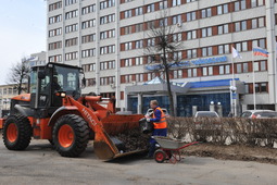 Субботник в районе административного здания Общества