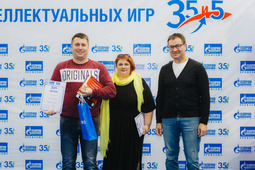 Денис Сентяков (слева) с председателем Объединенной первичной профсоюзной организации "Газпром трансгаз Чайковский профсоюз" Татьяной Кузенской и Виктором Путинцевым