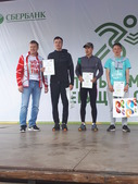 Константин Бурашников (второй справа) — победитель "Зеленого марафона"