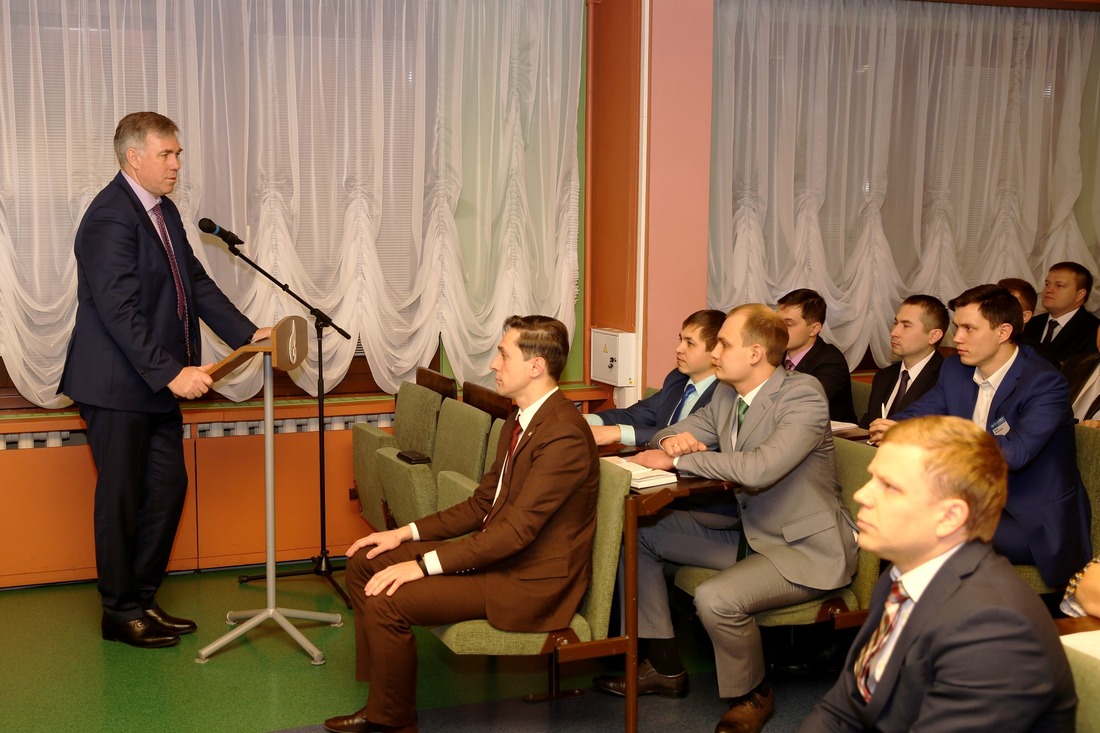 Сергей Сусликов приветствует участников совещания СМУС